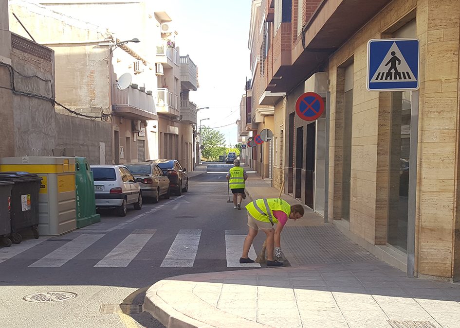 Rafal contracta a quinze peons agrícoles per a la neteja de vials i zones verdes durant el període estival