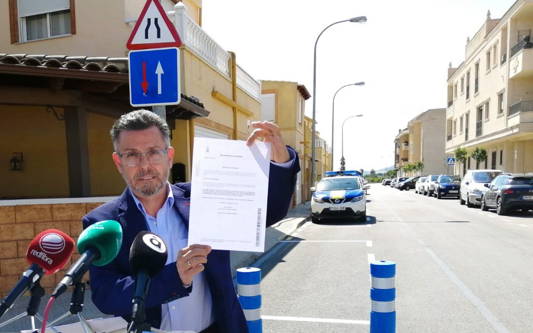 El alcalde responde a la “invasión territorial” de Bascuñana por alterar la ordenación del tráfico en una calle de Rafal