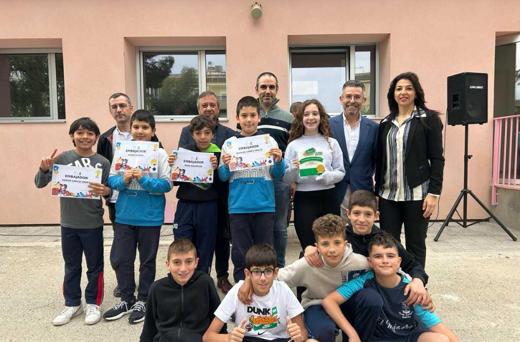 El colegio Trinitario Seva de Rafal recibe la insignia de oro de la DGT por su compromiso con la movilidad sostenible